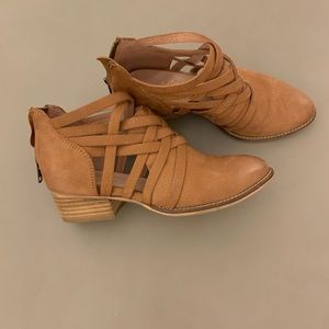 Seychelles Booties // size 5